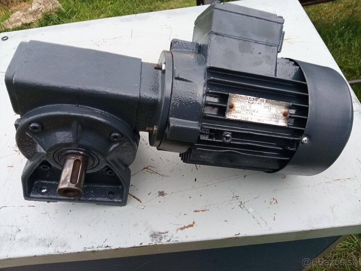 Snekova prevodovka s elektromotorom 0,55kW
