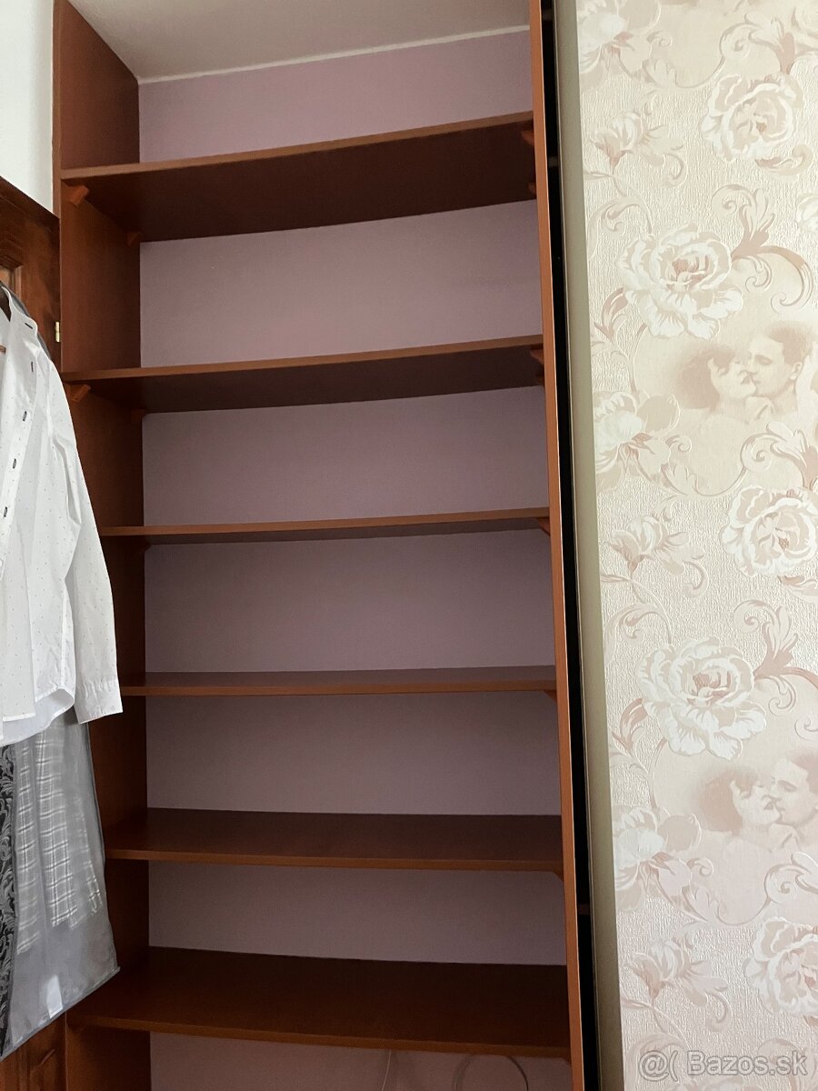 Rolldoor a polovicovy regál
