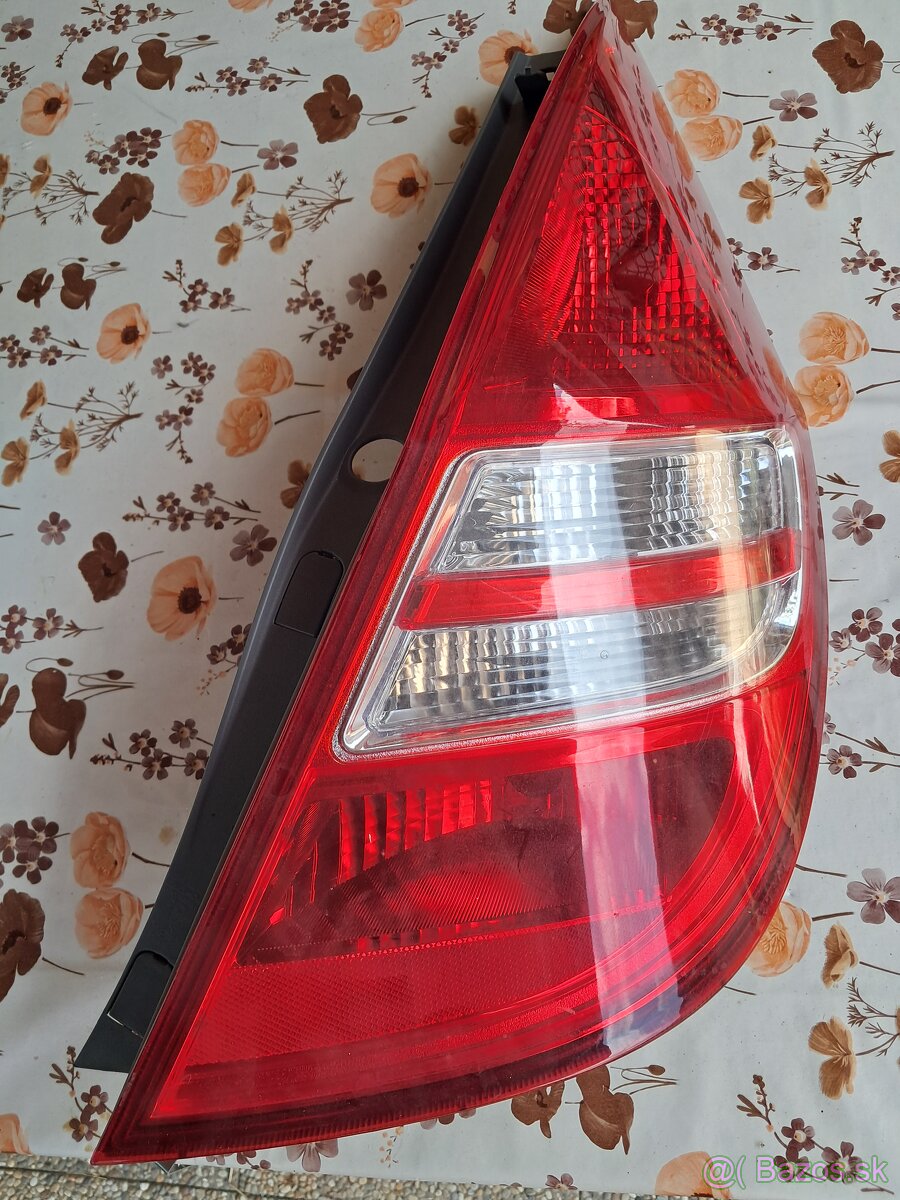Zadne svetlo hyundai i30