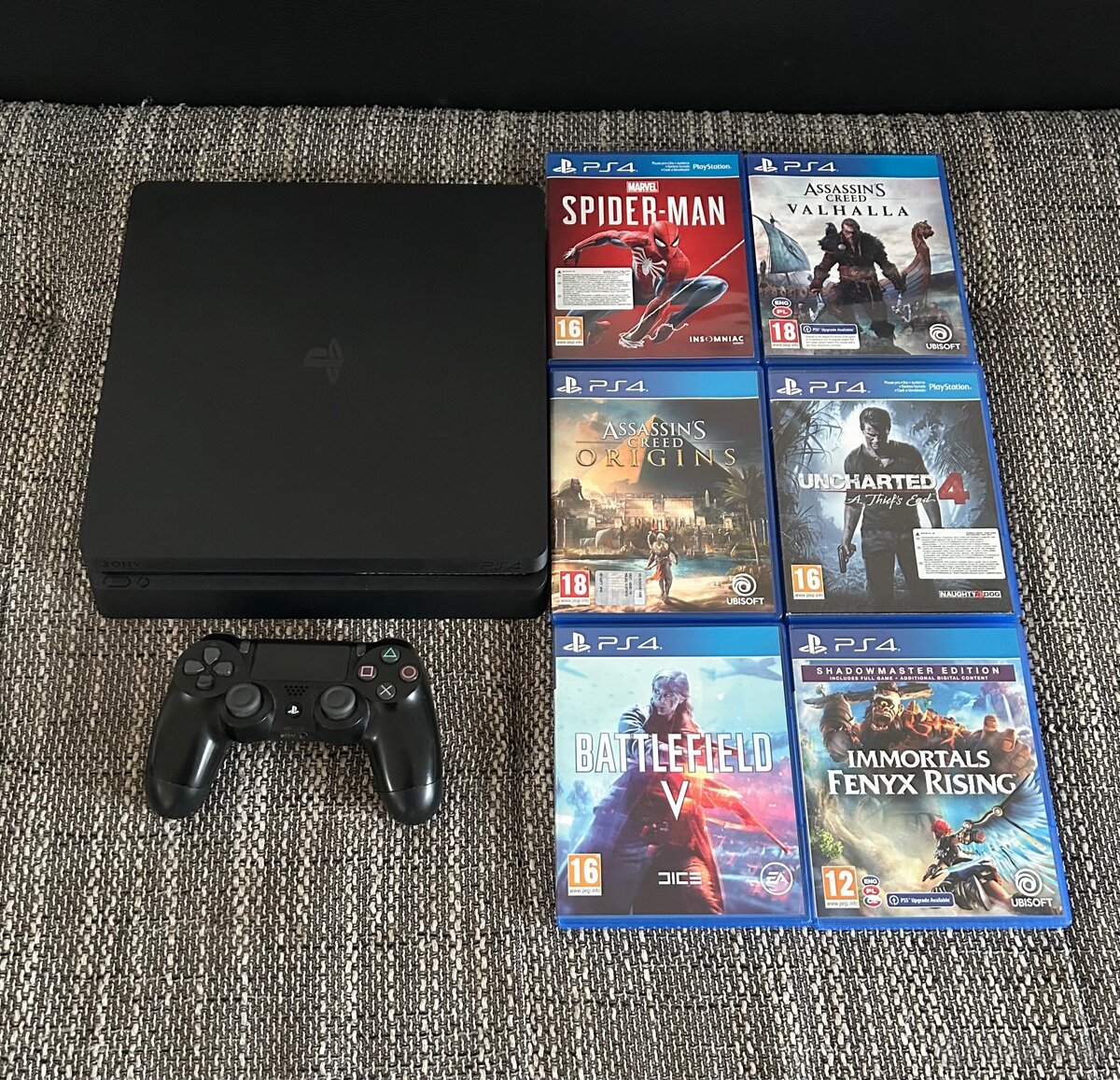 PlayStation 4 (PS4) (1TB) + 1x ovládač