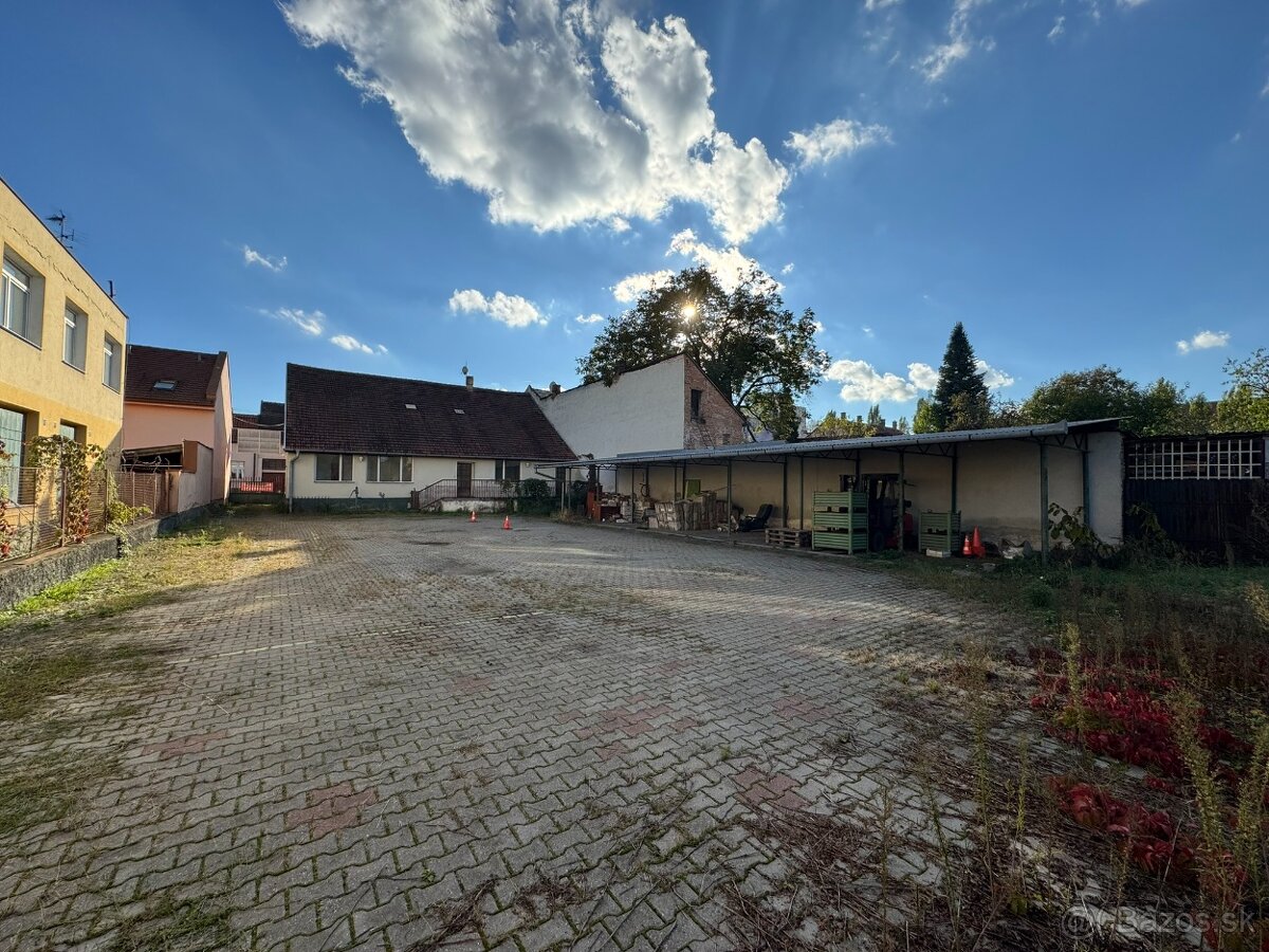 Mimoriadne zníženie ceny BÝVAJTE A PODNIKAJTE v centre Lučen