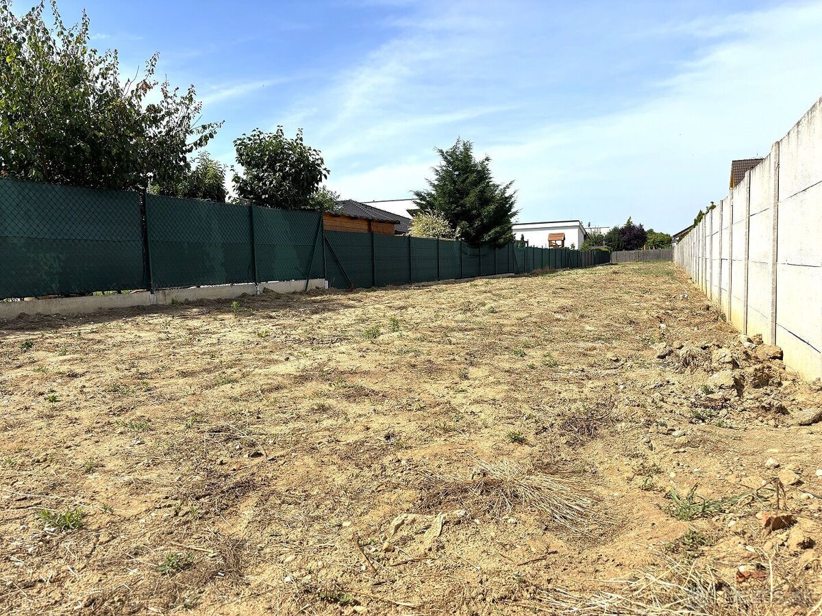 REZERVOVANÉ - Pozemok 709 m² vo Viničnom – ideálne miesto pr