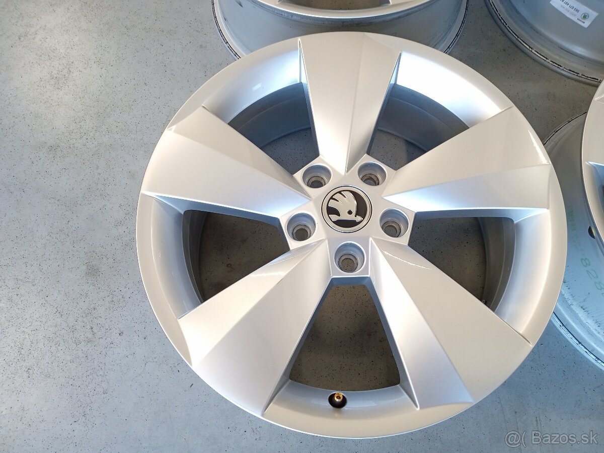 ALU 5x112 R17 6,5J ET38 Original SKODA
