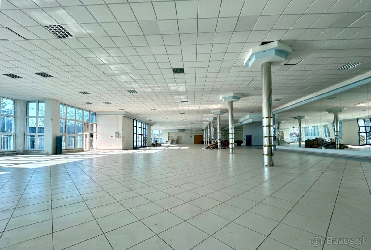 Na prenájom MODERNÁ prevádzková budova 1300m2 15min.od NZ