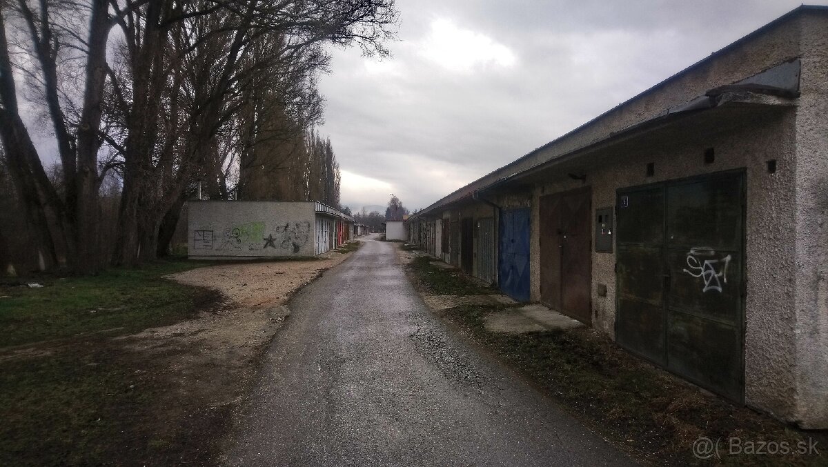 Pozemok pod garáž alebo dvojgaráž