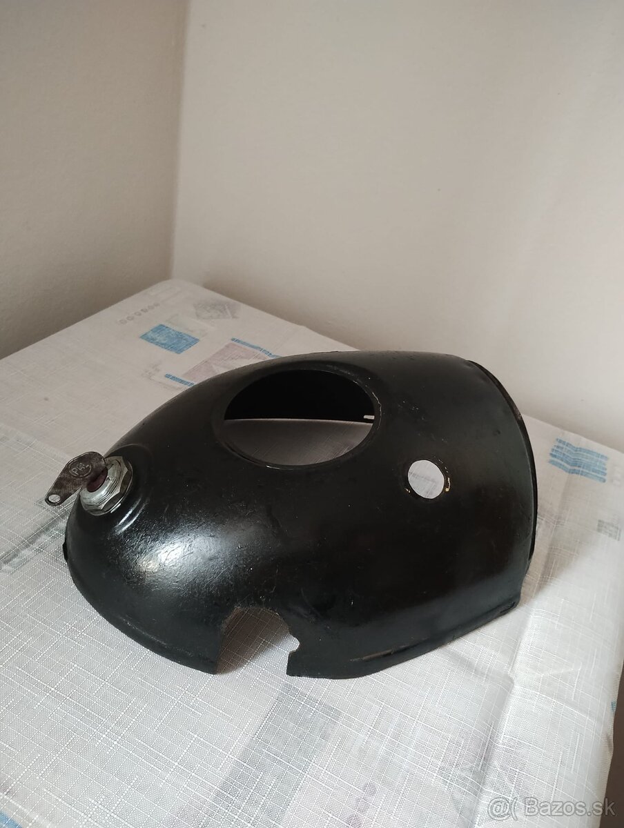 Horní maska ČZ 175/470 sport v originální černé barvě