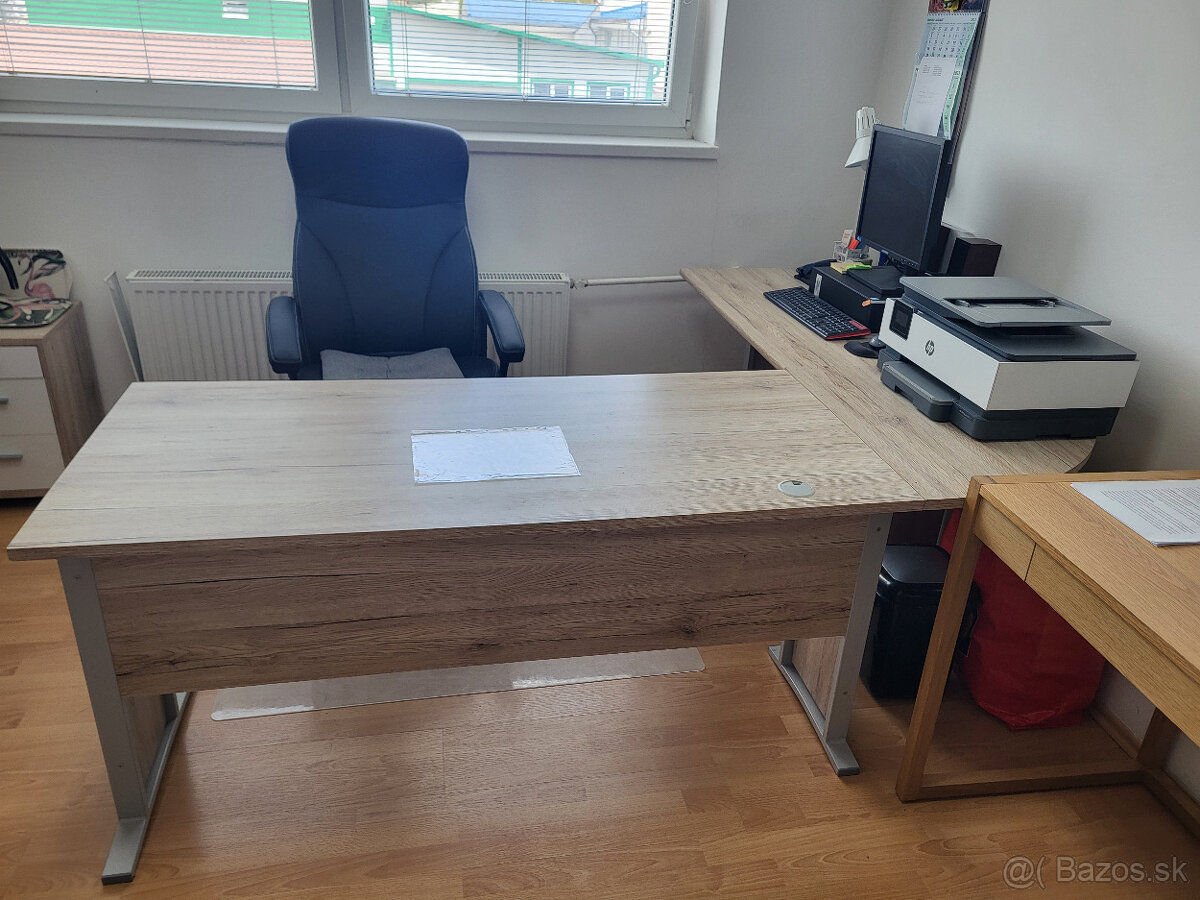 Predám kancelársky stôl rohový
