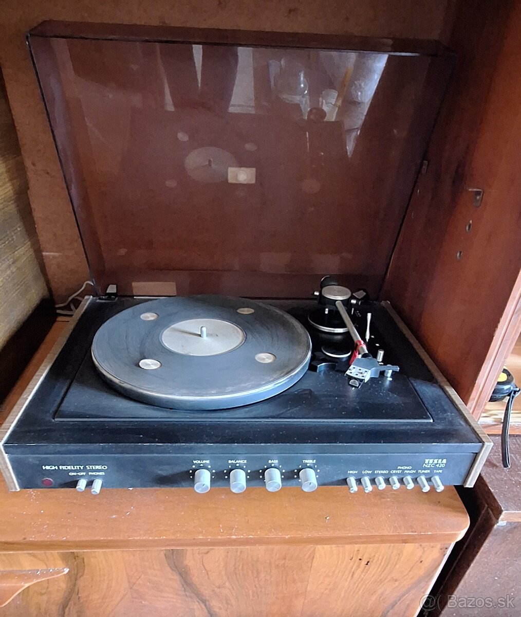 Predám gramofón Tesla NZC 420
