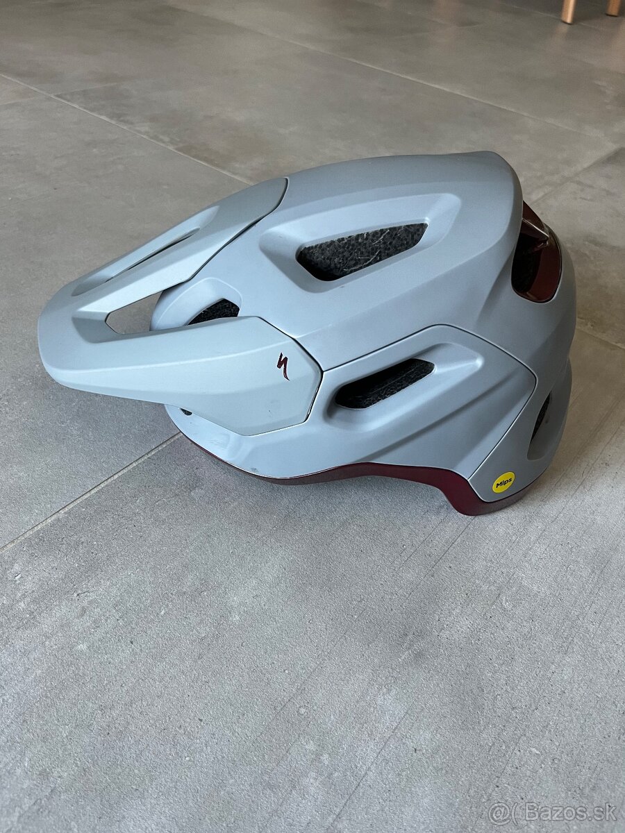 Prilba Specialized