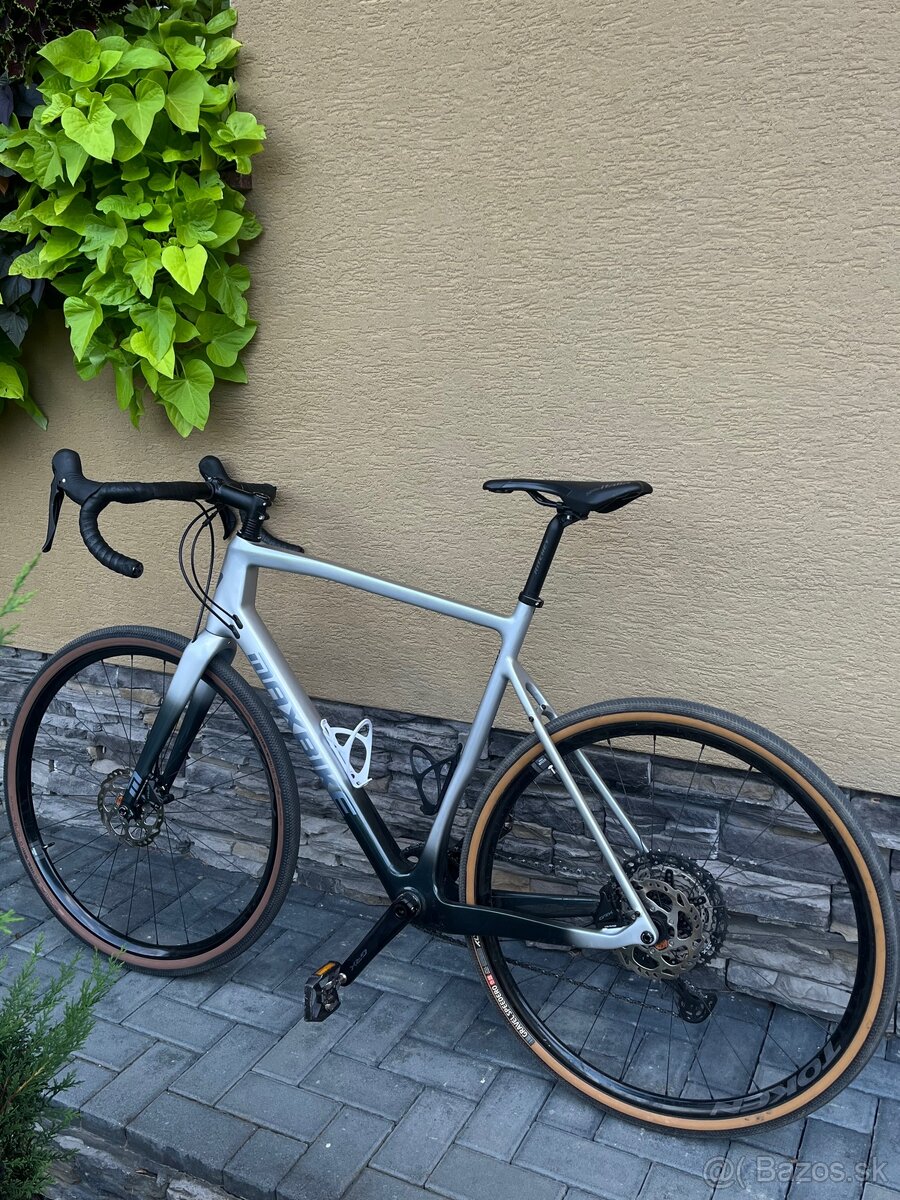 MAXBIKE Topaz Carbon, model 2025