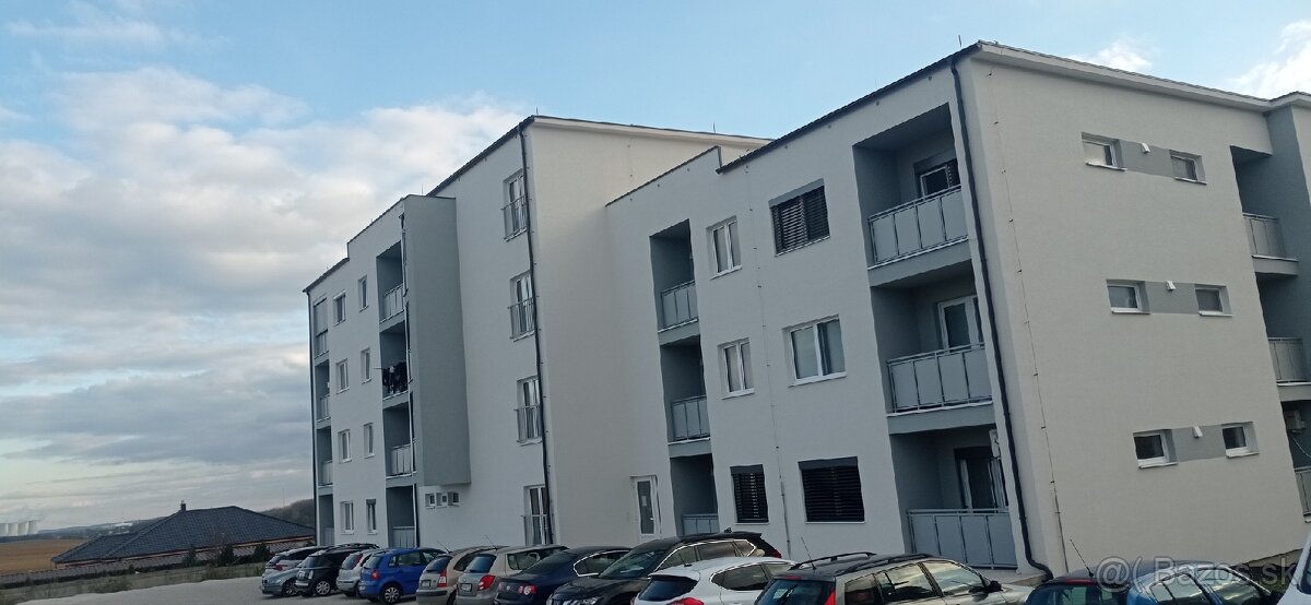 Prenájom nový 1 izbový byt v Chtelnici