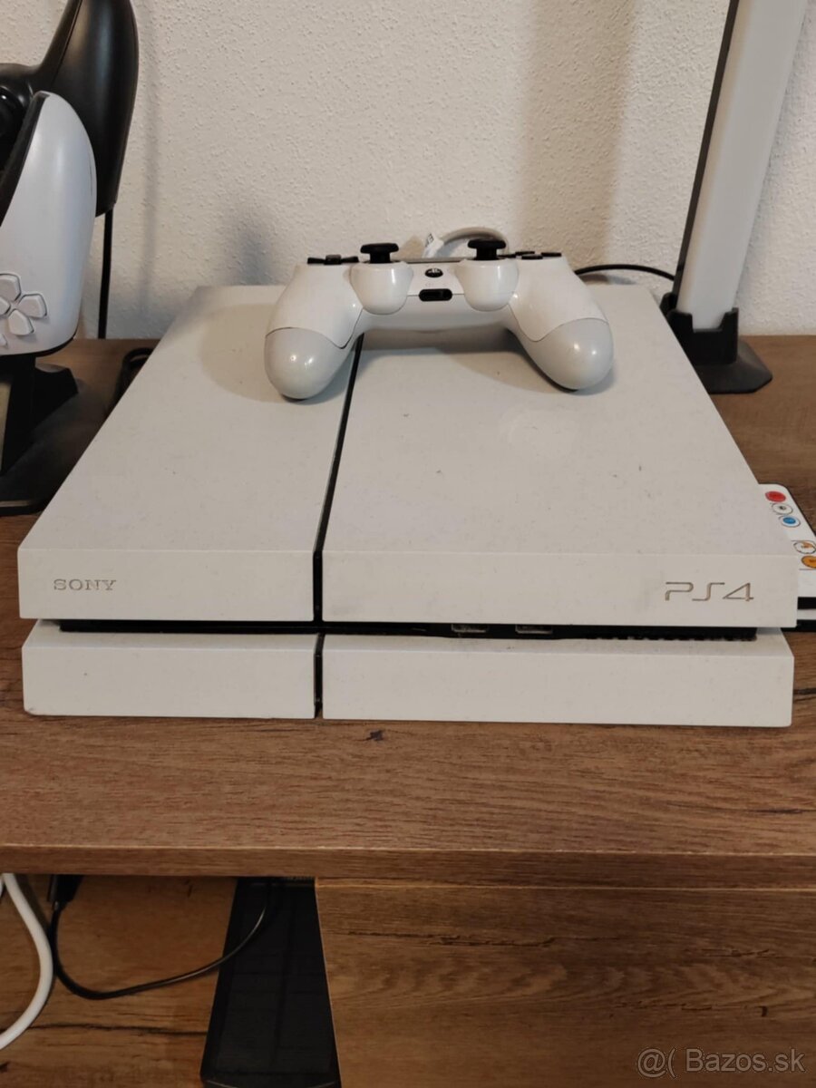 Playstation 4 slim