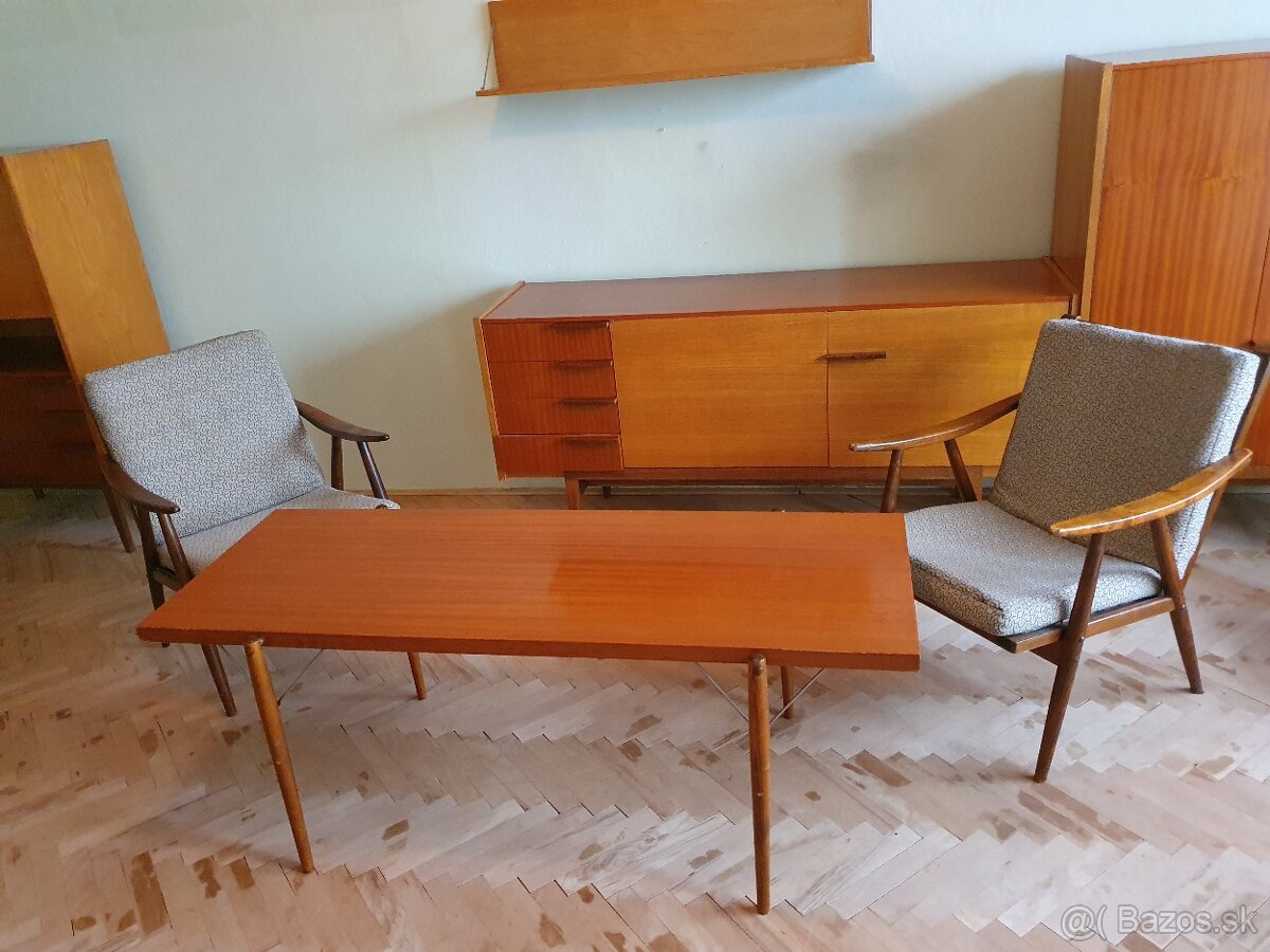 Kreslá s konferenčným stolíkom