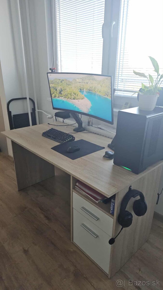 Predám PC stôl 137x60