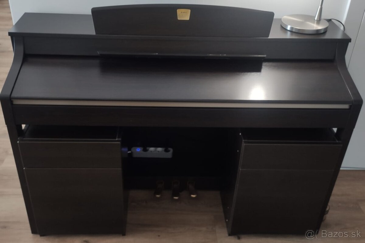 Klavír Yamaha CLP-370