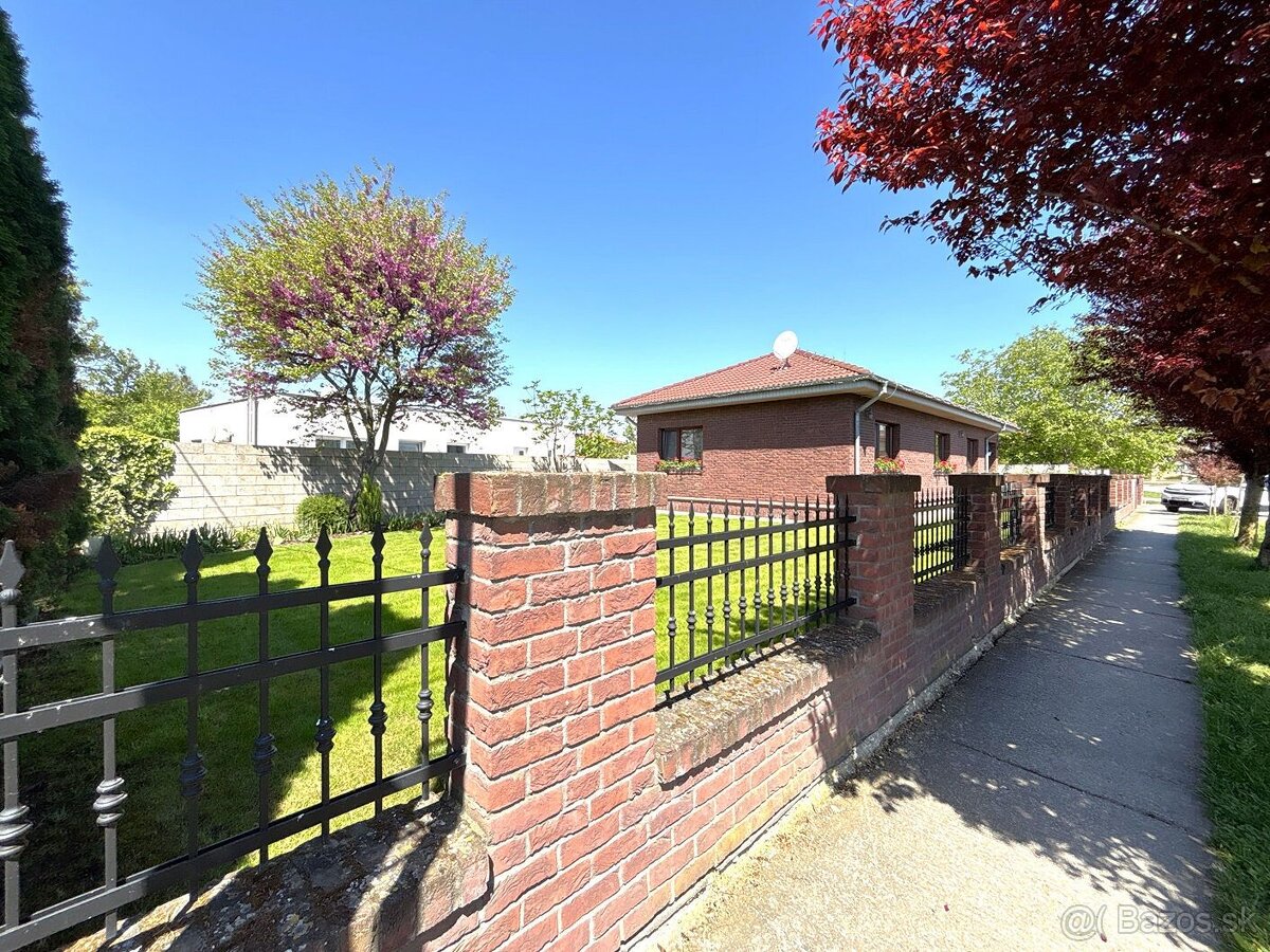 Štýlový 4i dom so zimnou záhradou a záhr. domčekom | Hrubá B