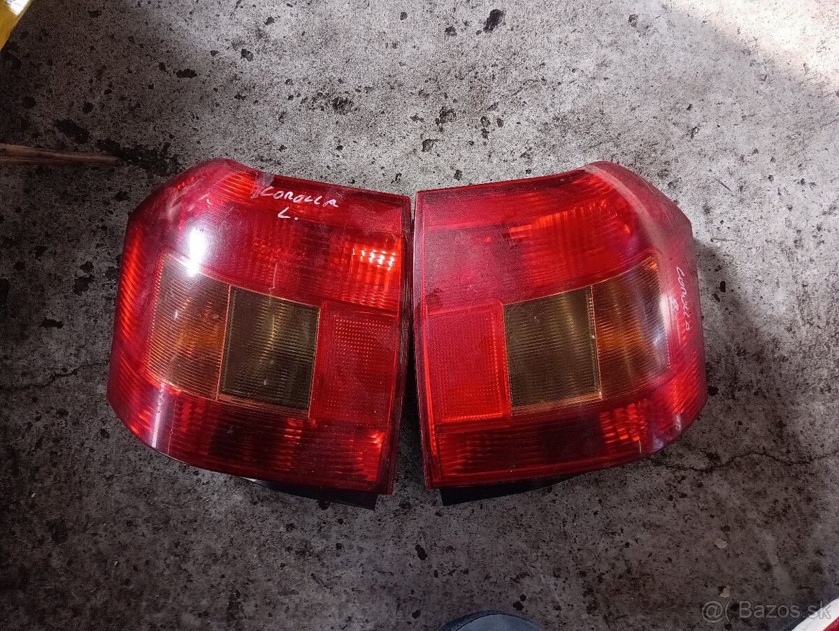 Toyota Corolla svetlá