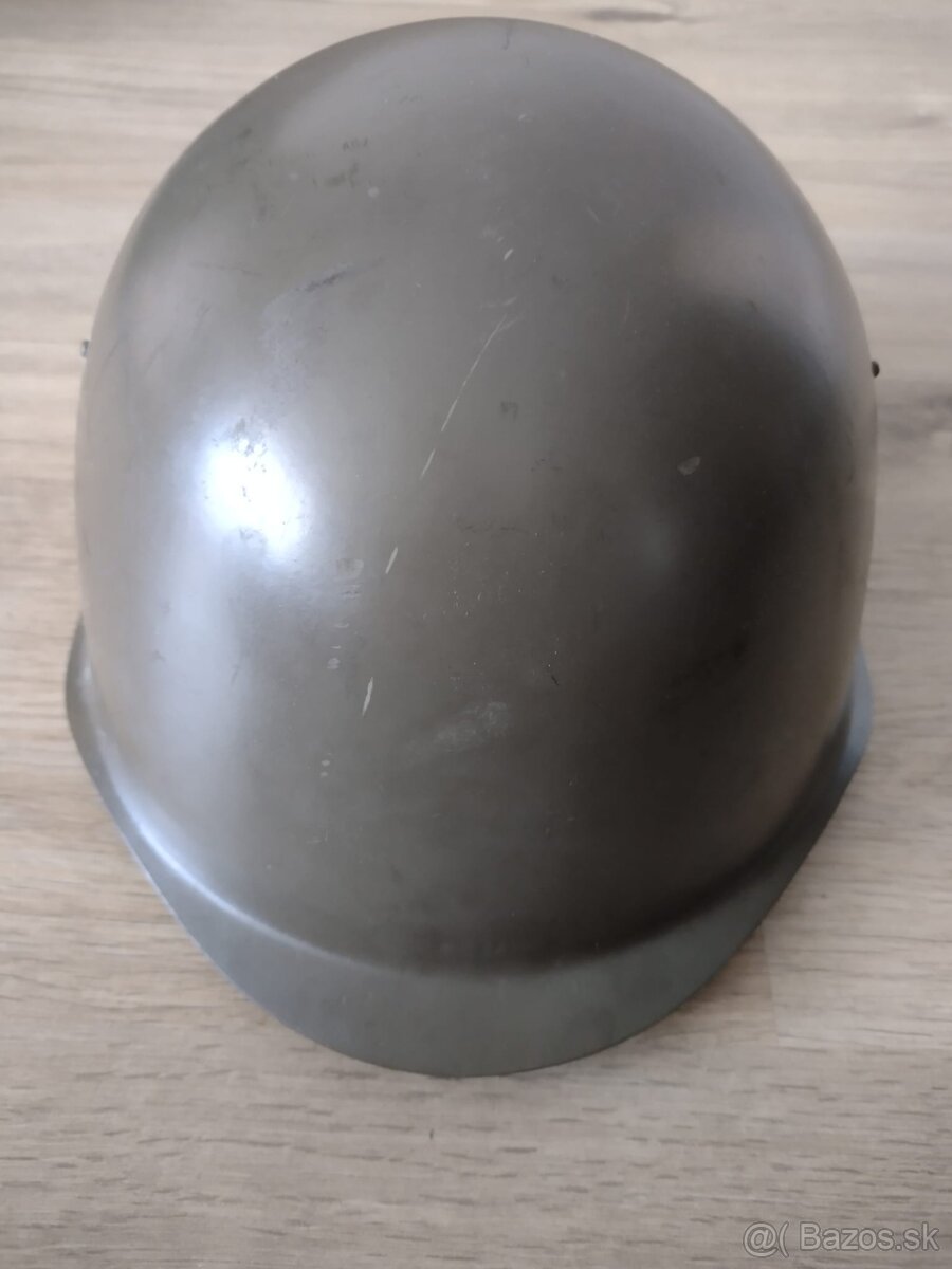 Predám vojenskú prilbu