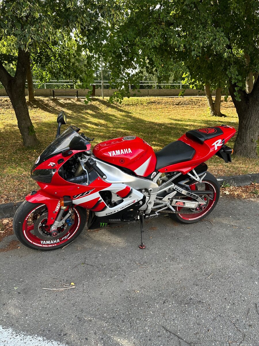 Yamaha r1