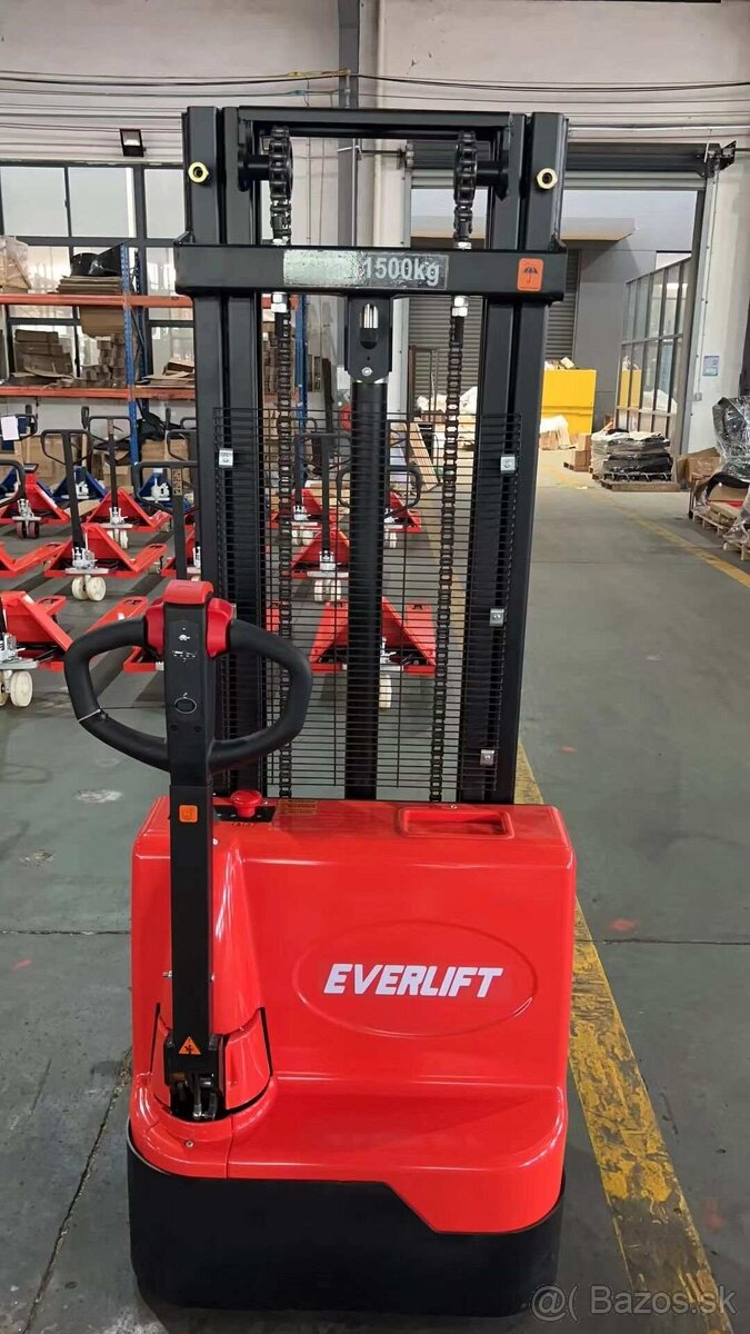 Vysokozdvižný vozík značky EVERLIFT 15J