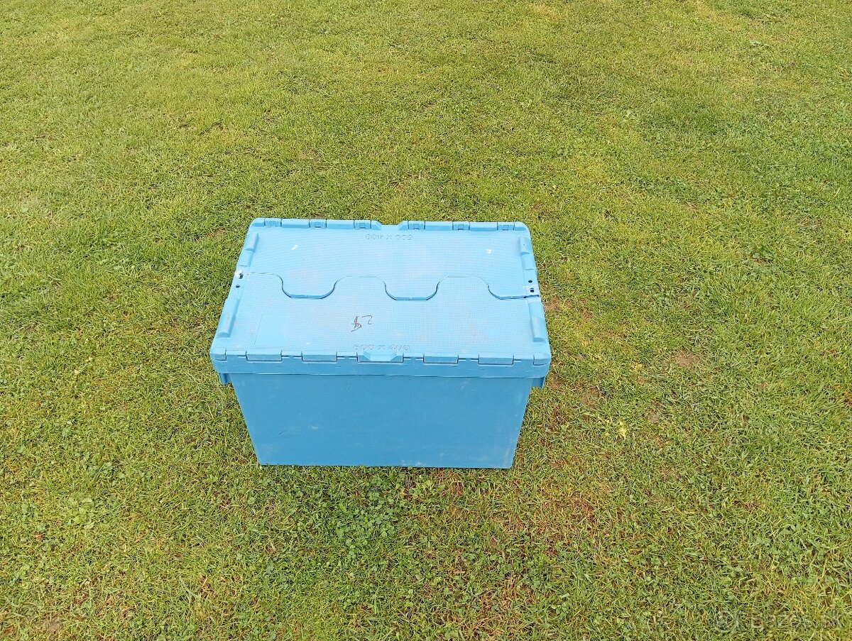 plastový uzátvarateľný box