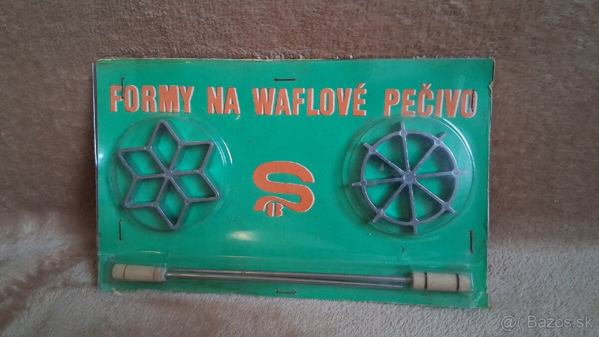 Starožitné formy na vaflove pečivo neotvorene