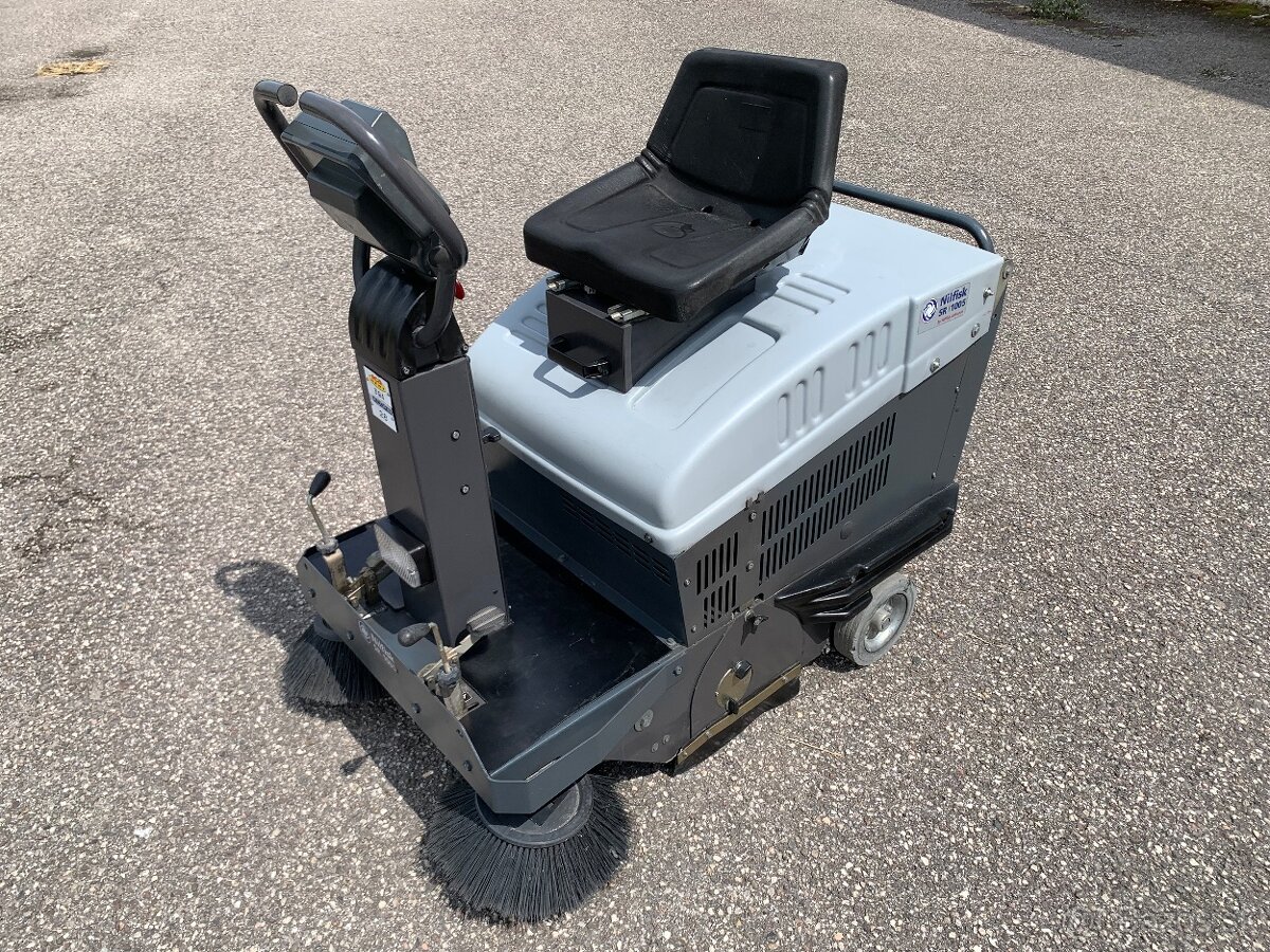 NILFISK SR 1005 B zametačov stroj batériový
