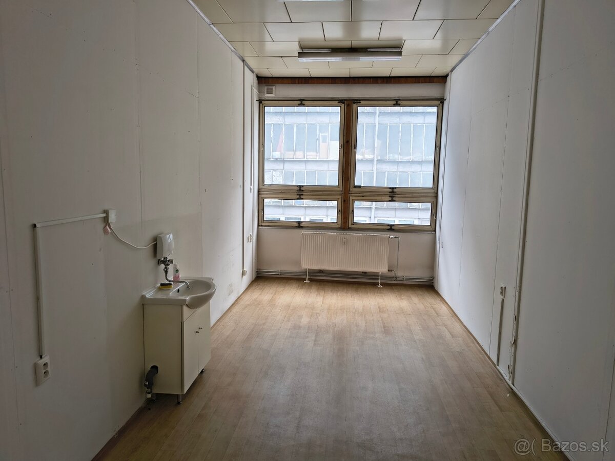 Kancelária 20 m2 s umývadlom Žilina