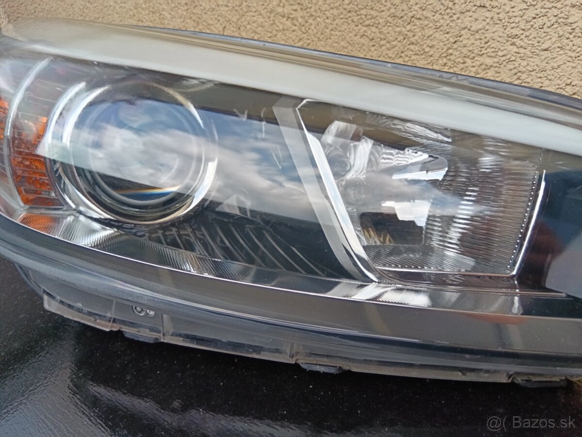 Predný pravý svetlomet Kia ceed 2013