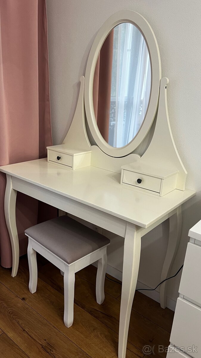 Toaletný stolik HEMNES