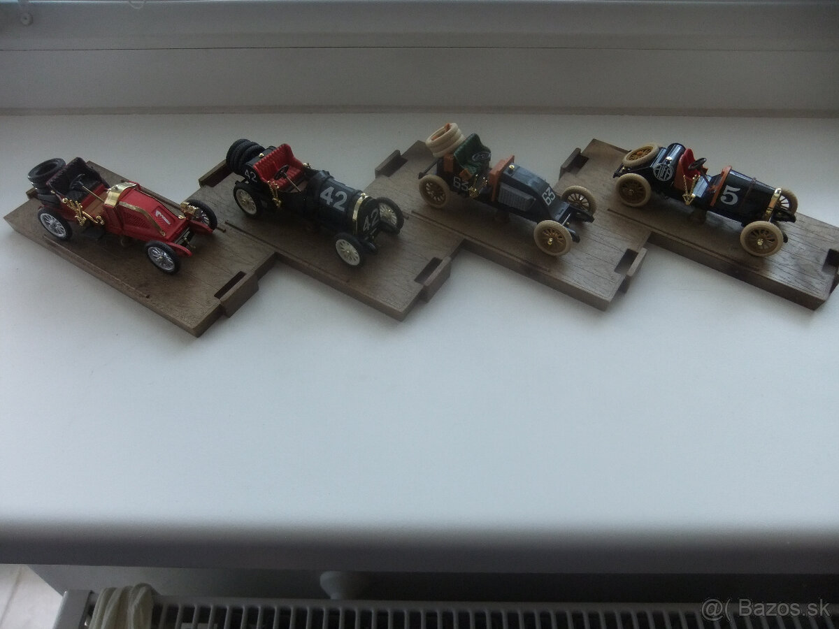 pretekarske auticka od BRUMM/ITALY v mierke 1:43