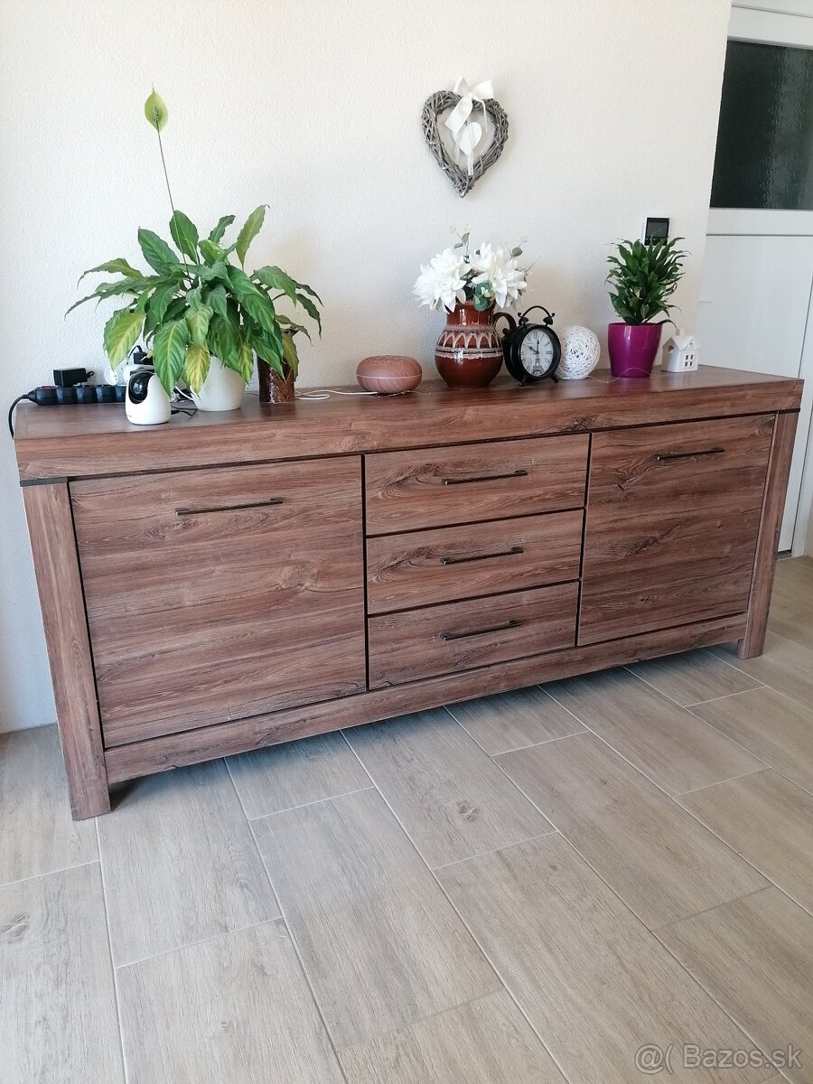 Priestranná komoda Gent