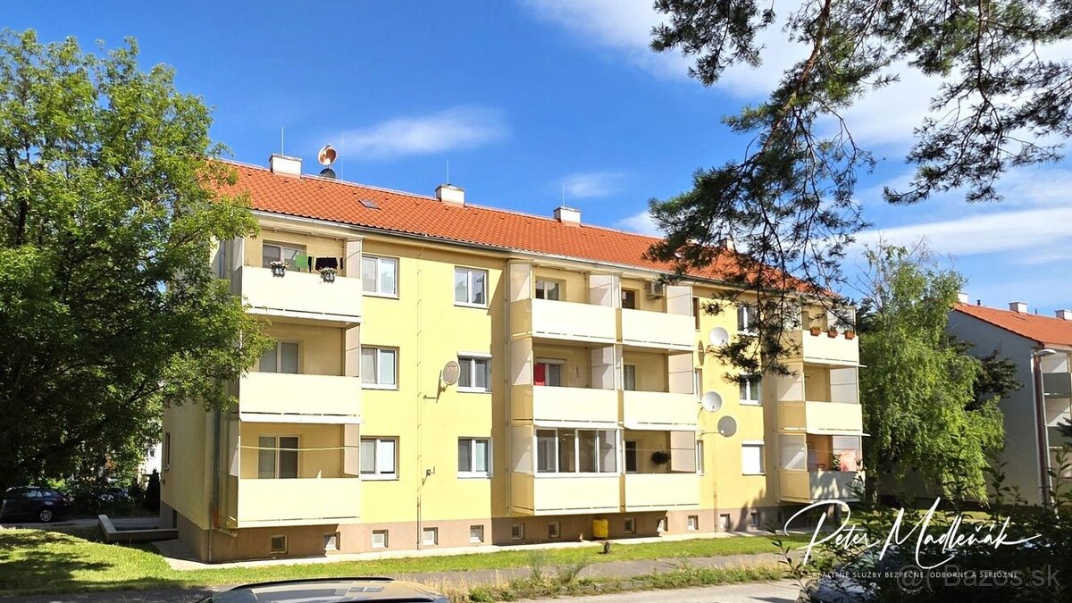 Na predaj zariadený 2-izbový byt v tichej lokalite centra me