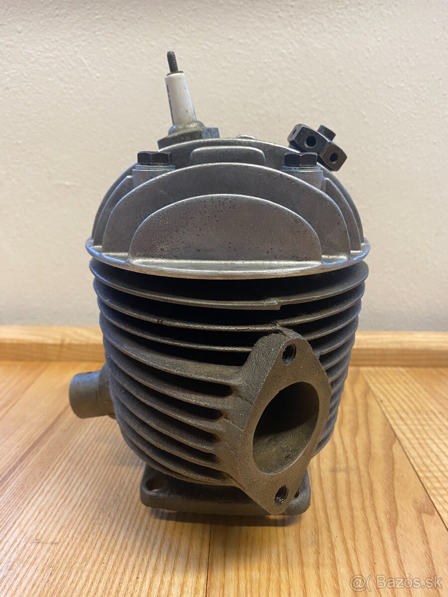 Hlava válce motoru ČZ 175 jednovýfuk 1935