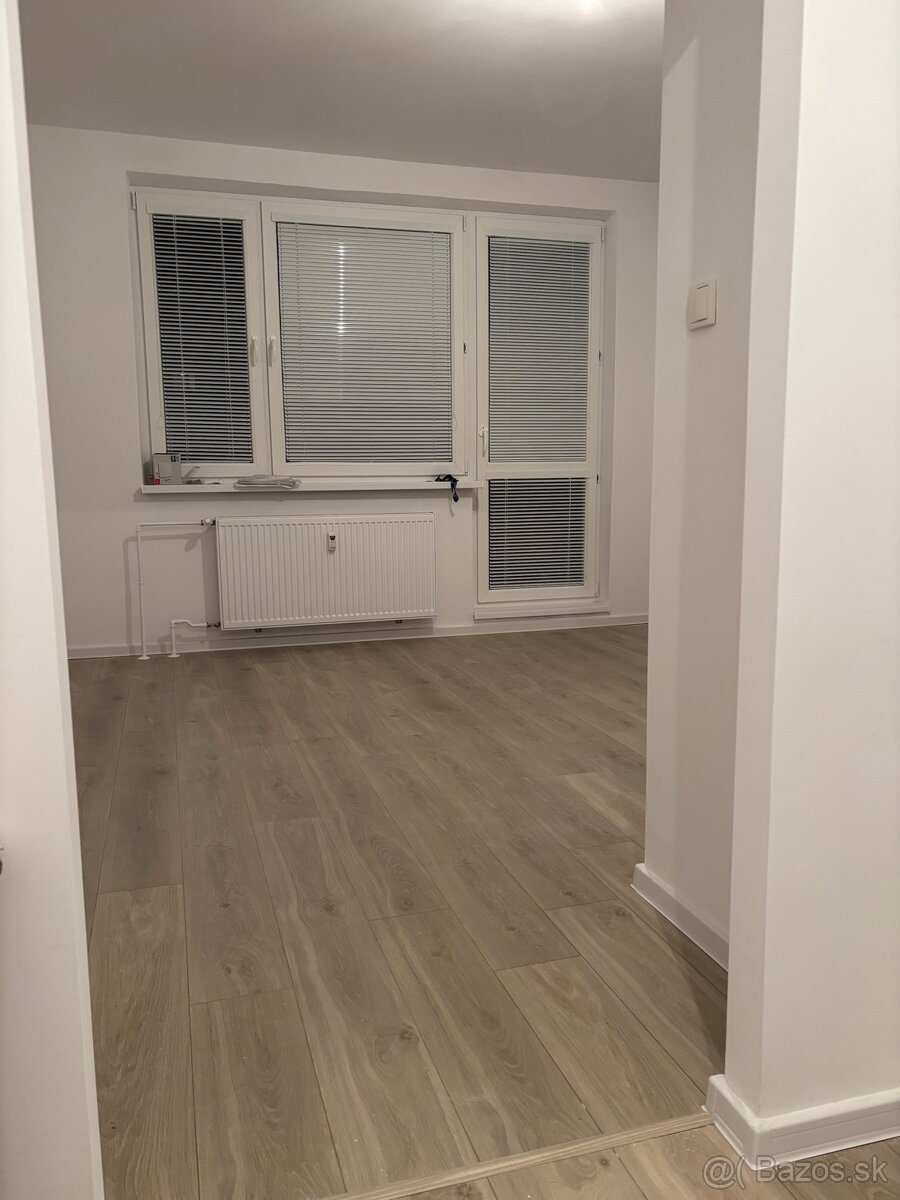 Dvojgarsonka, Znievska, komplet rekonstrukcia