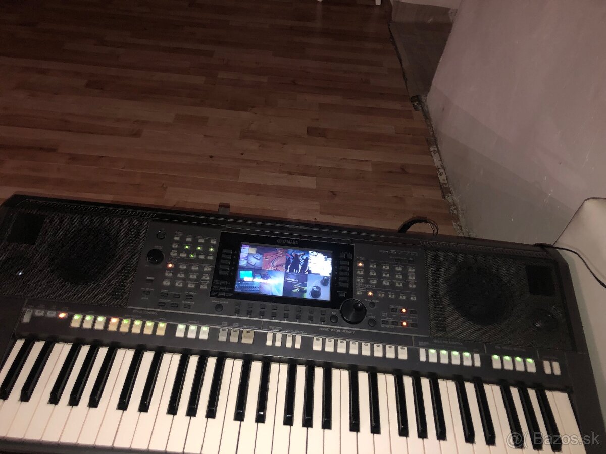 YAMAHA PSR S770