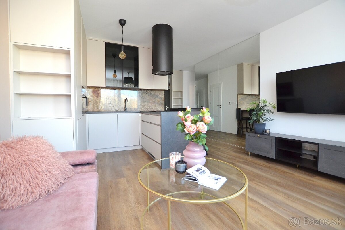 3 izbový byt v URSUSE s parkovacím státím, zariadený