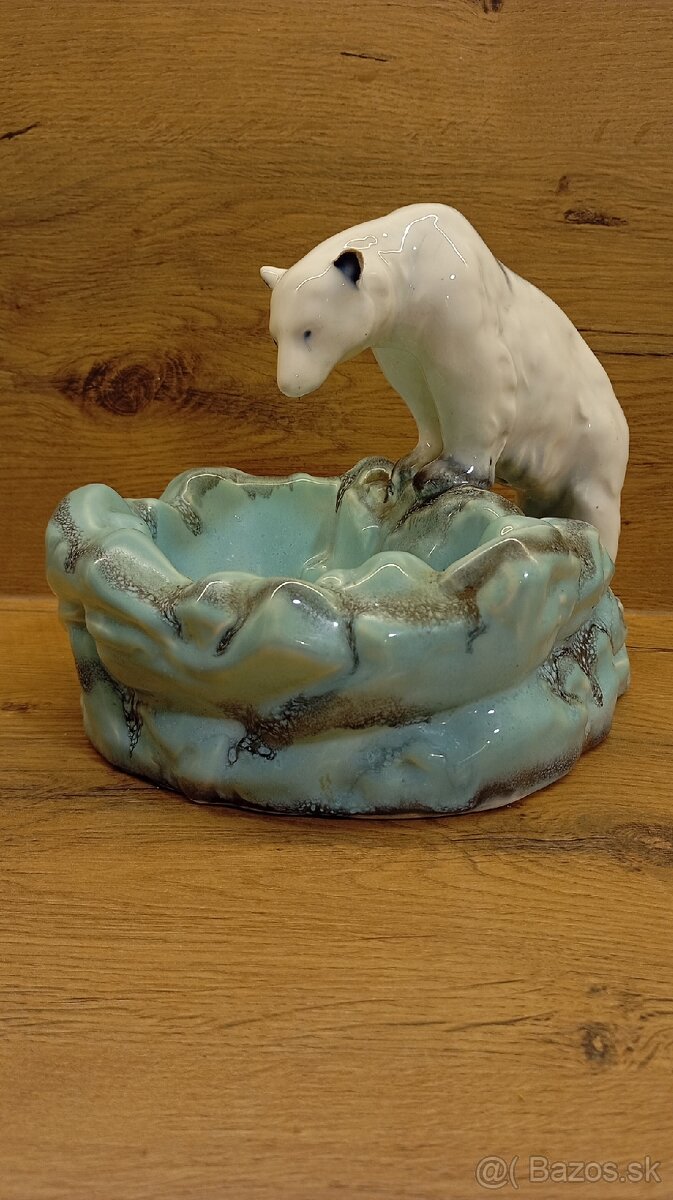 soška medvedica nora