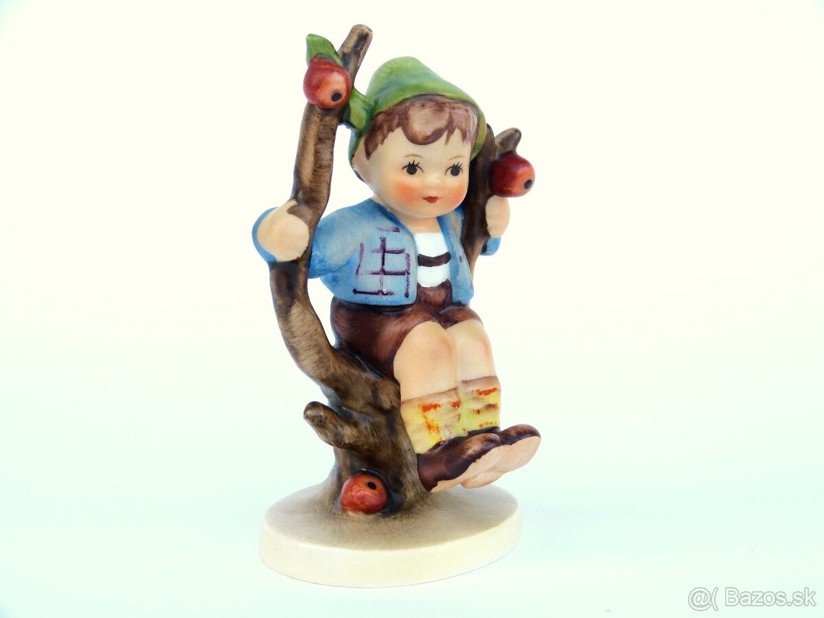 Hummel Keramická Figúrka - Chlapček na jabloni