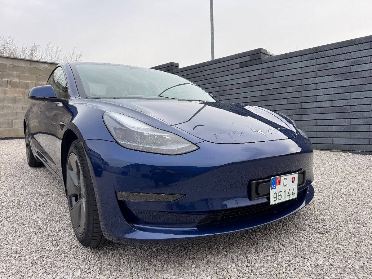 Tesla Model 3 Long Range EAP a Ťažné