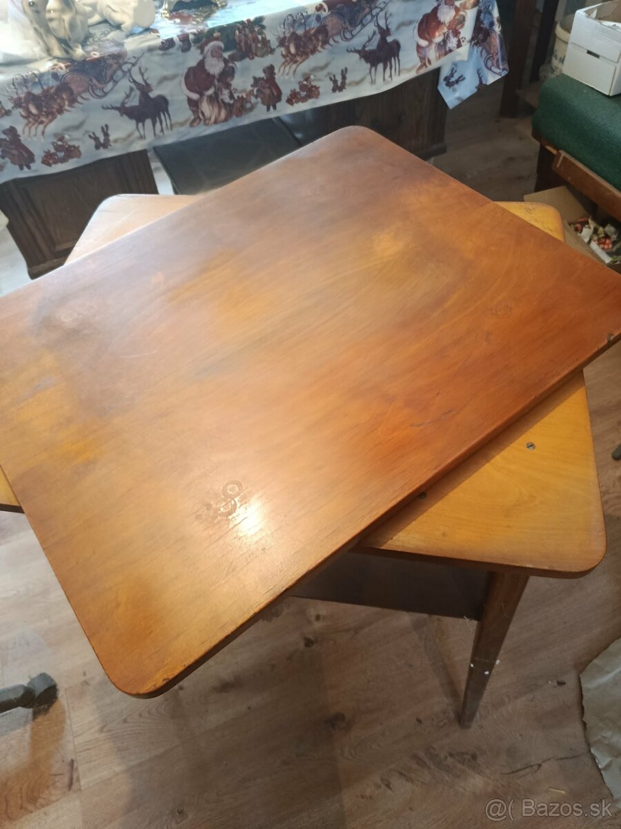 Retro otočný stolík