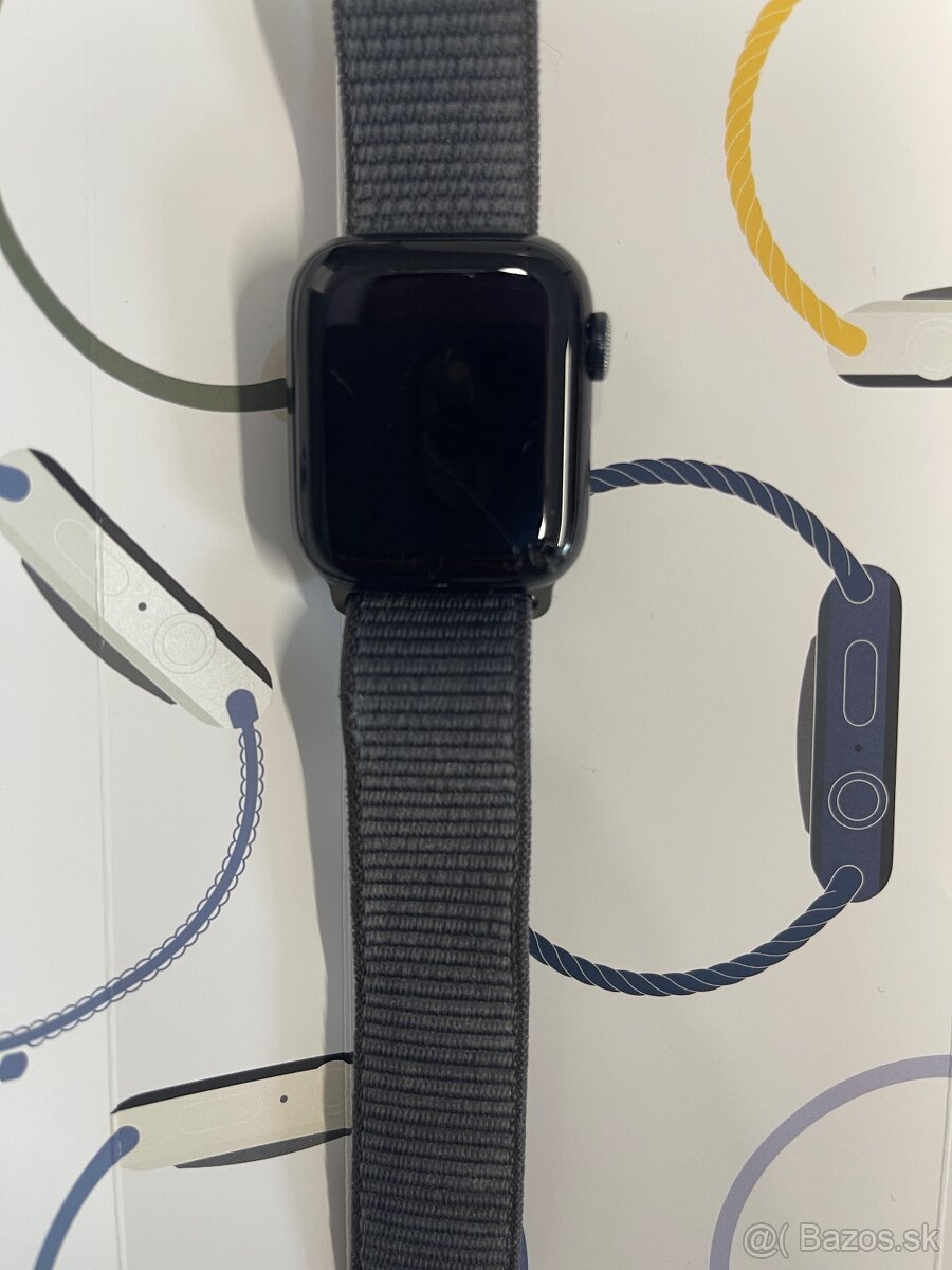 Apple Watch SE (2. generácia) 40 mm