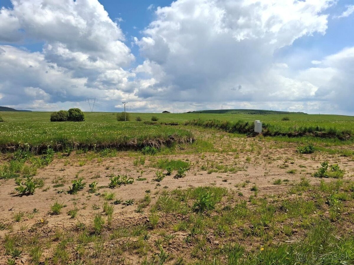 PREDAJ: STAVEBNÝ POZEMOK 709m2, VŠETKY SIETE, BETLANOVCE