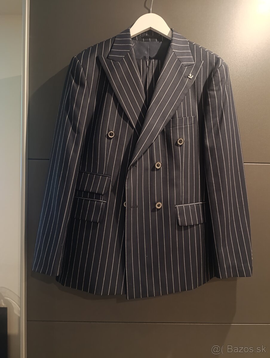 Elegantný oblek