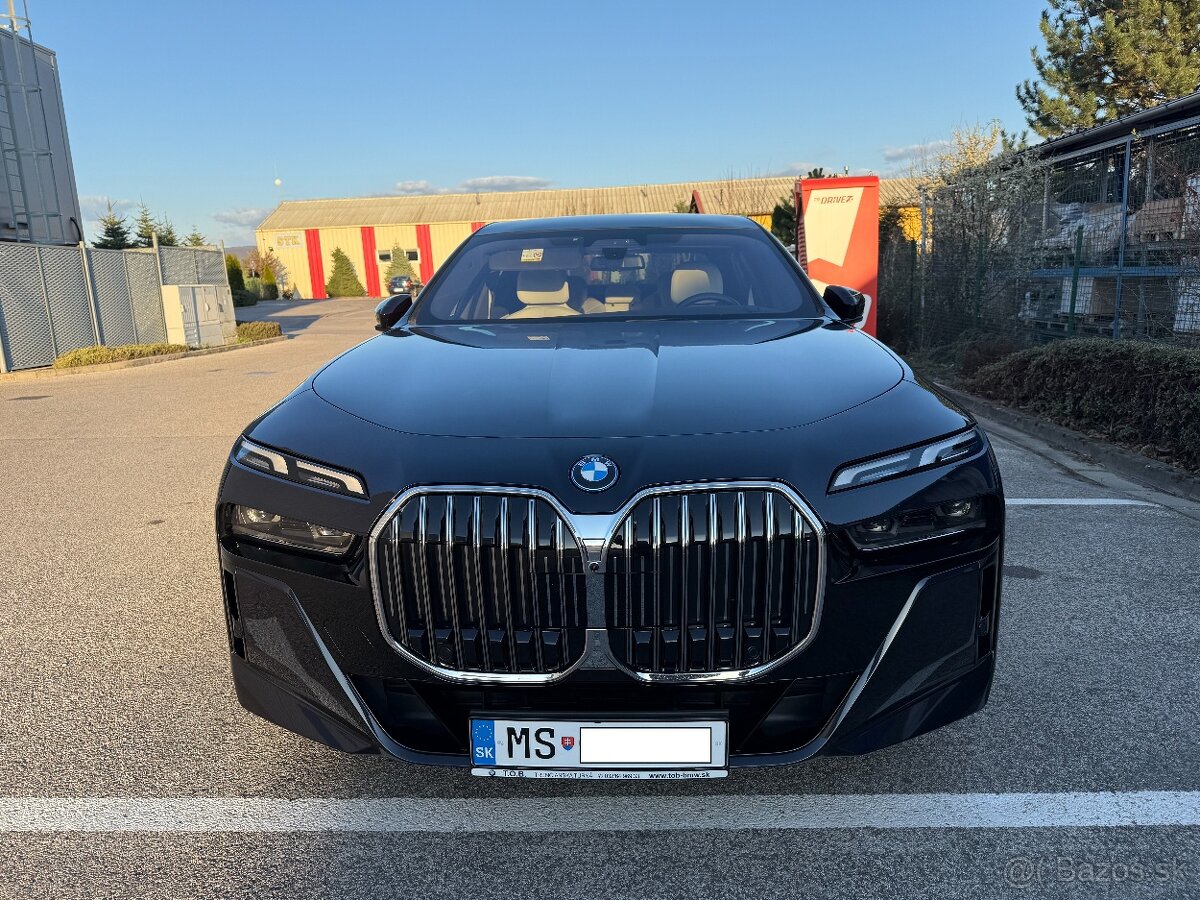 BMW 750e / TV / Lounge sedenie