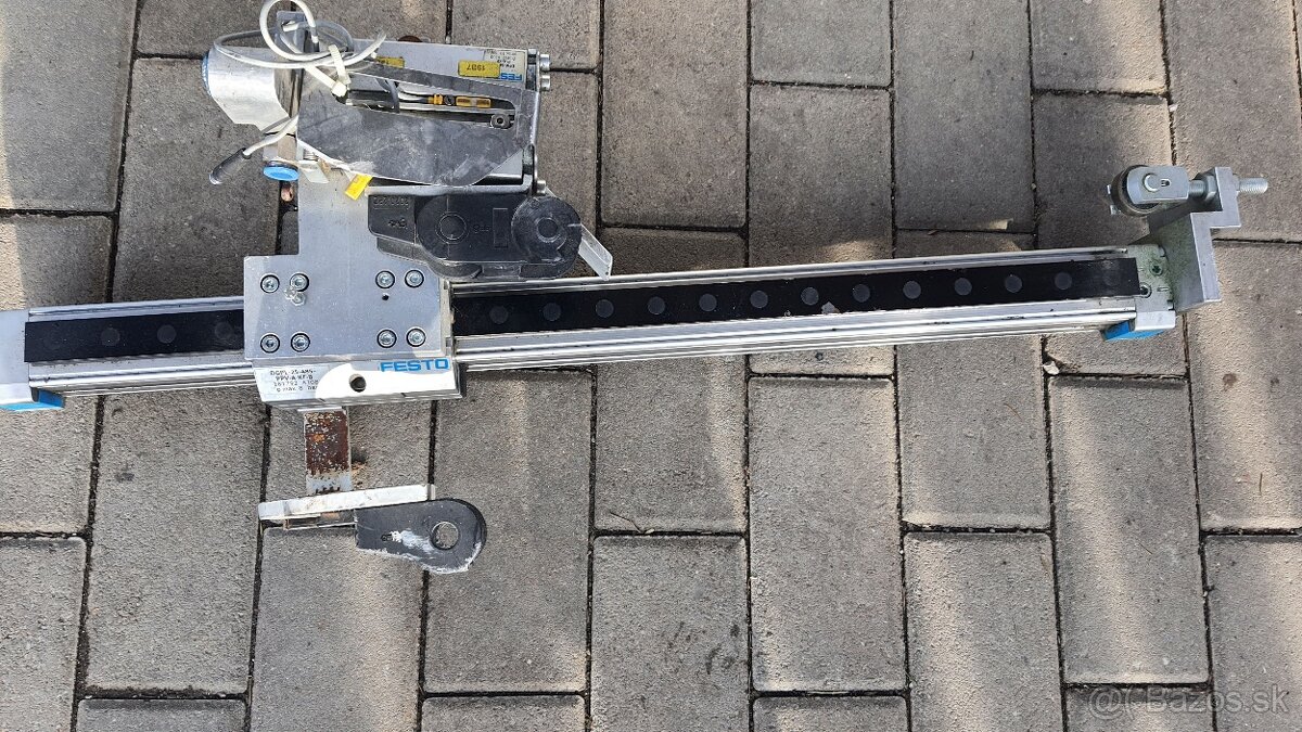 Linearny vzduchový pohon Festo DGPL-25-485