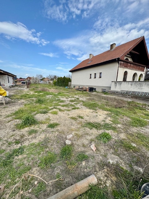 Na predaj 8 ár stavebný pozemok v Andovciach