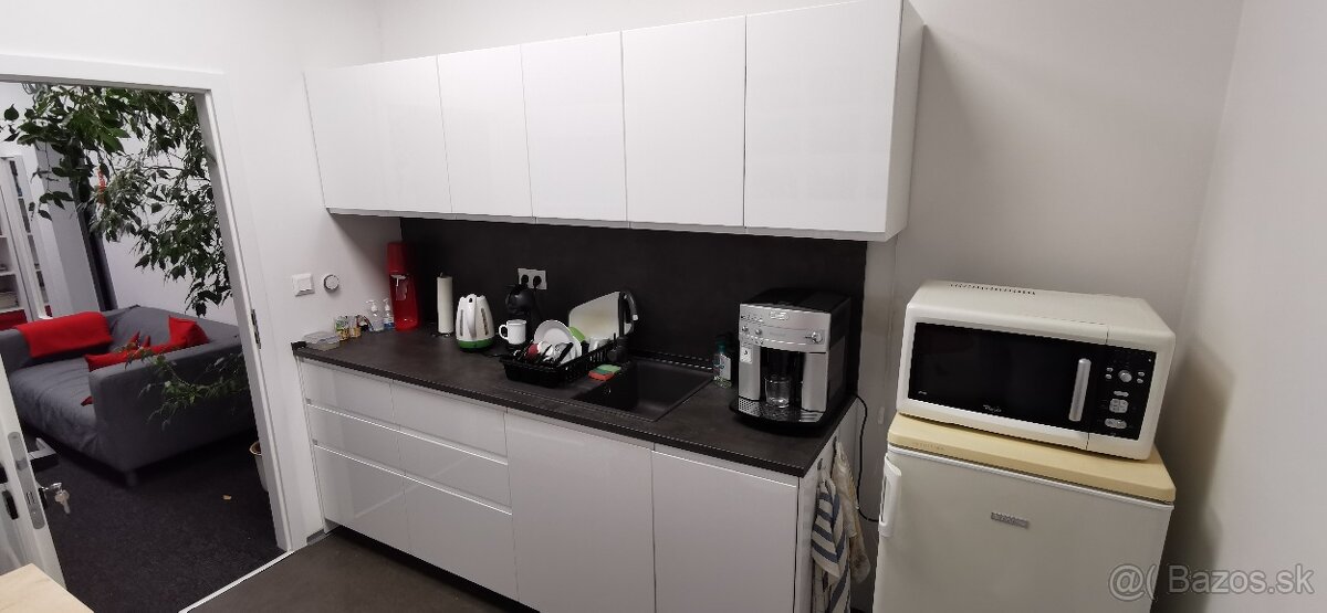 Čelá a dverká skriniek IKEA VOXTORP lesklá biela