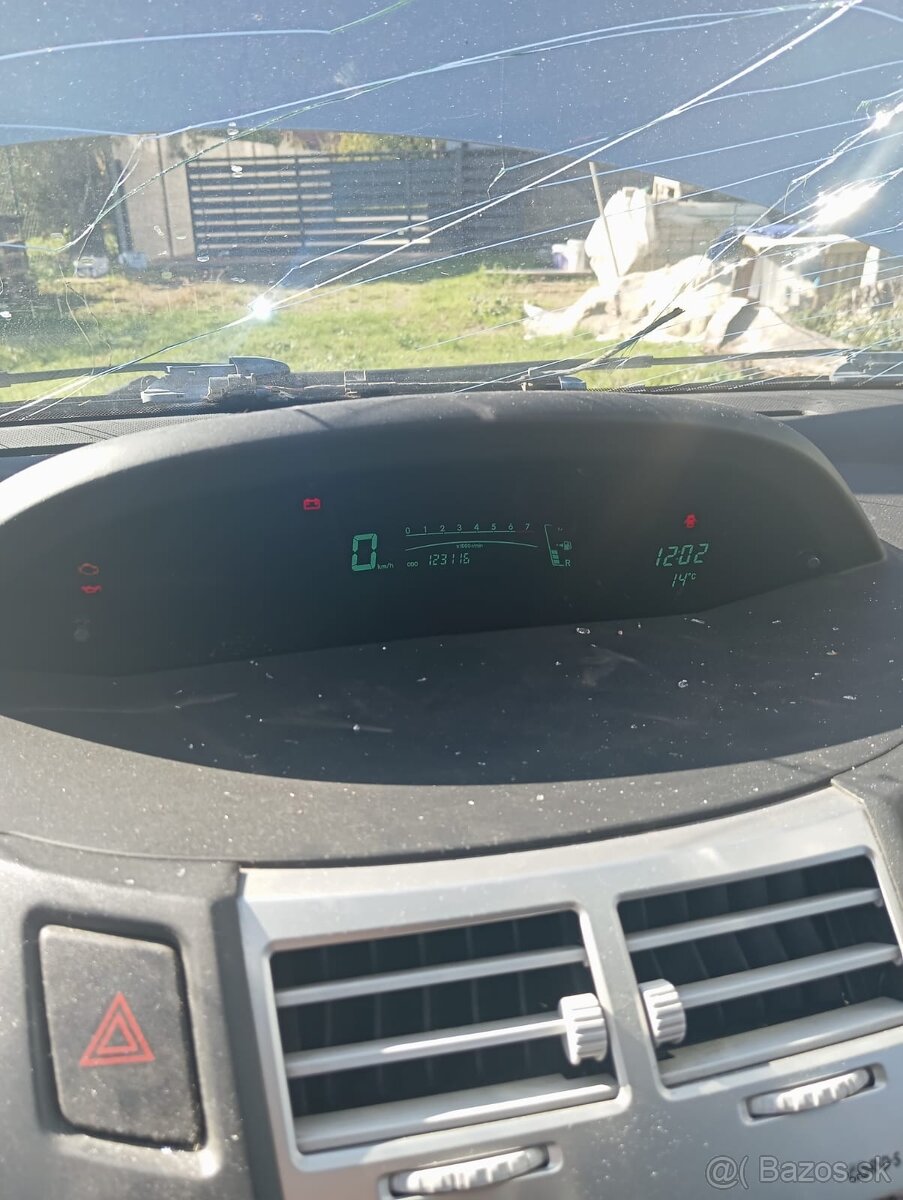 Predám Toyota Yaris na súčiastky