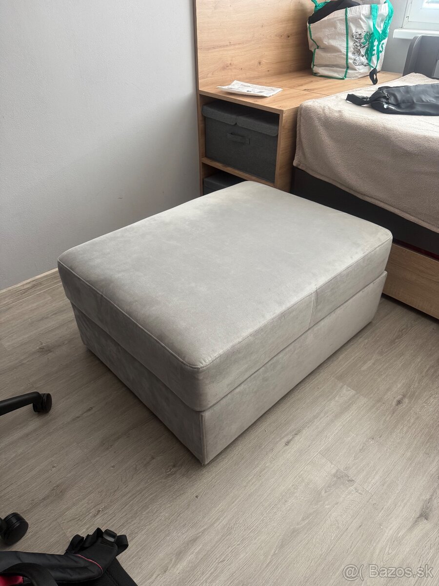 Veľká taburetka s úložným priestorom